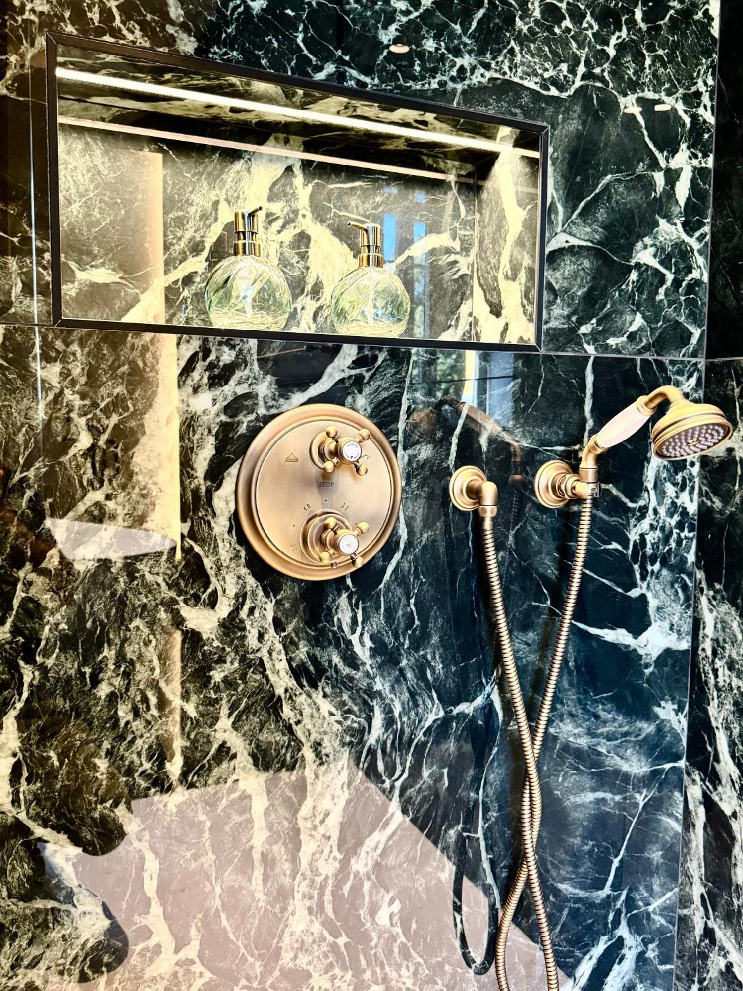 Clos Du Cedre - Chambres D'Hotes D'Exception, Luxury B&B A 迪南 外观 照片