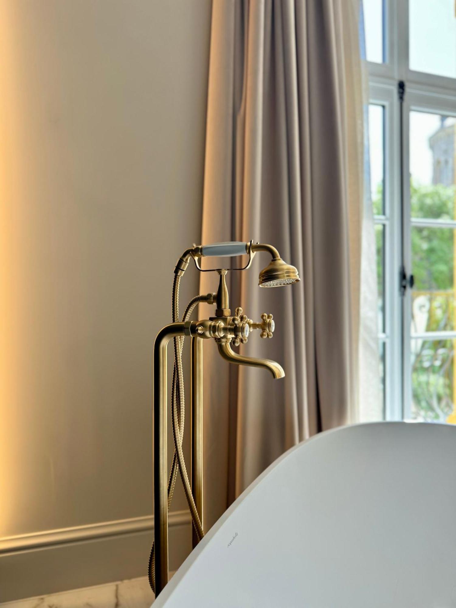 Clos Du Cedre - Chambres D'Hotes D'Exception, Luxury B&B A 迪南 外观 照片